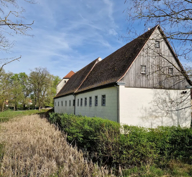 Erkenbrechtshausen Moated Castle, Germany